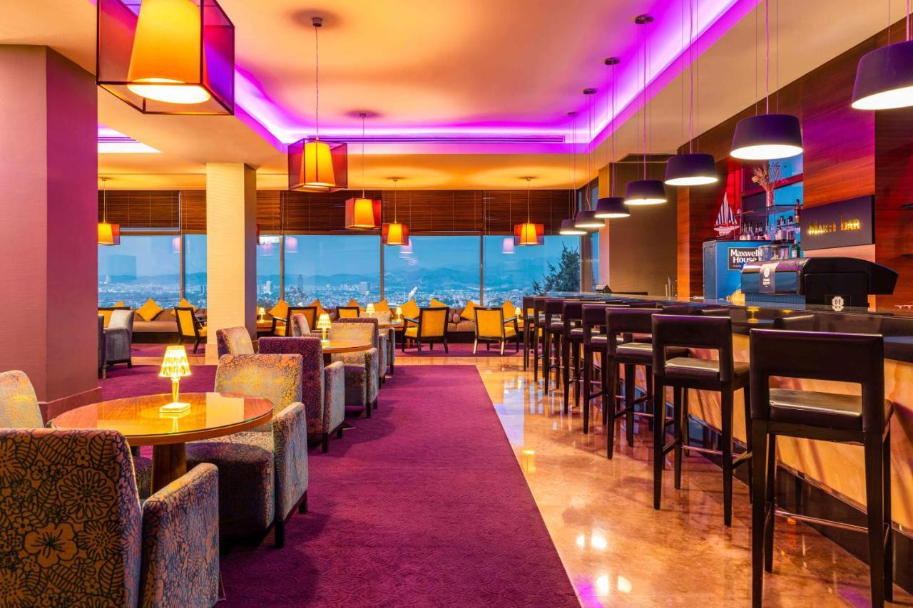 Hotel Celik Palas Convention Center & Thermal Spa Bursa Luaran gambar The lounge at the airport